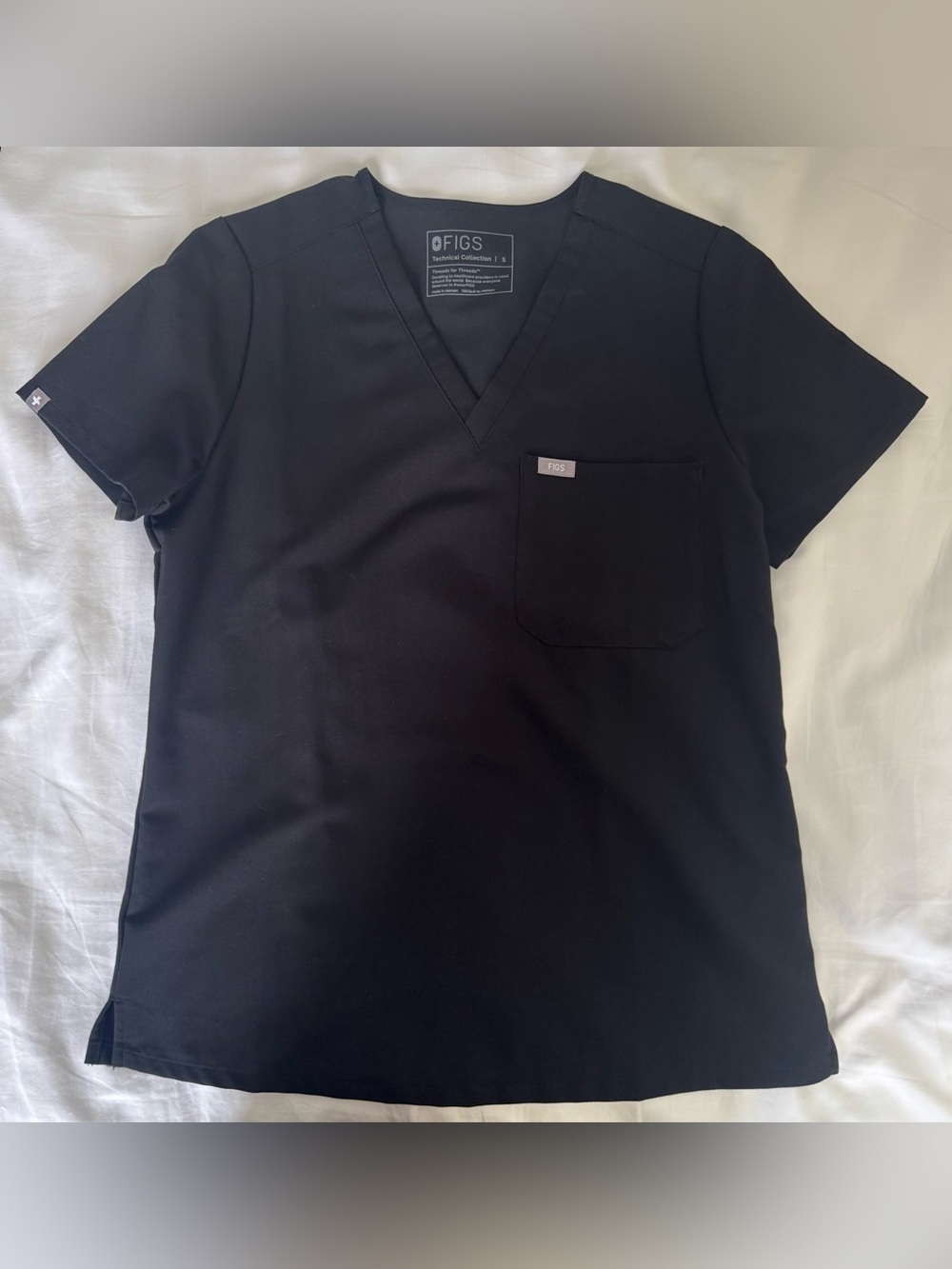 NWOT FIGS Catarina scrub top - black